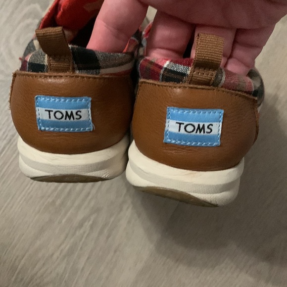 TOMS tennis shoes - Picture 4 of 5